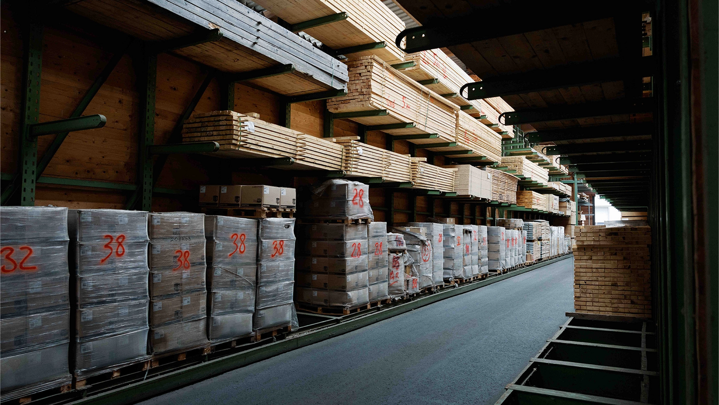 Verpackte Holzware im Roeren Holzlager.
